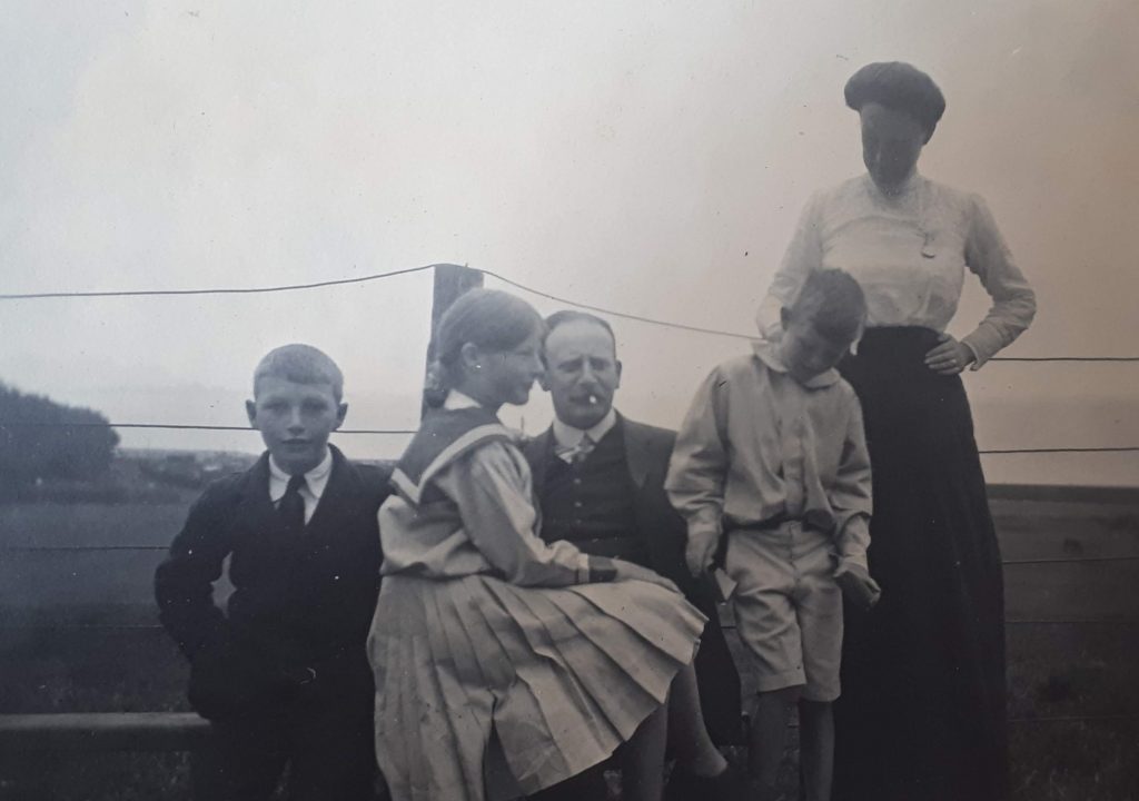 Ernest, Maud, Peter, Evelyn and James Bradley