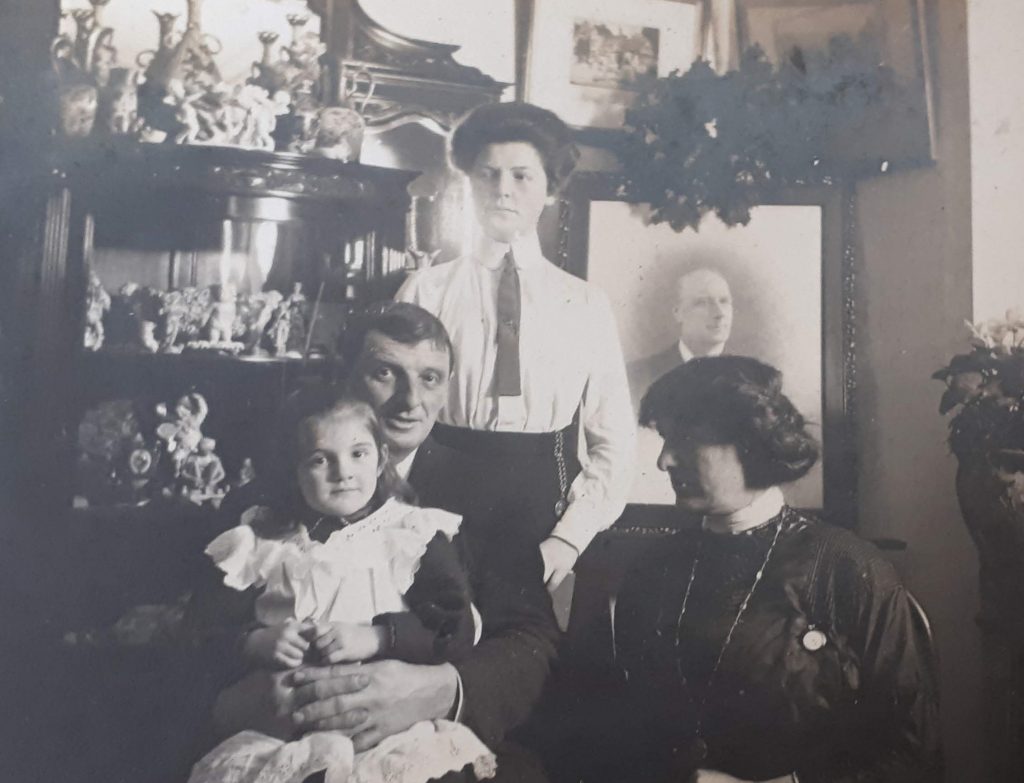 Harry Bradley, Eliza, Maud and Marjorie with portrait of Frederic
